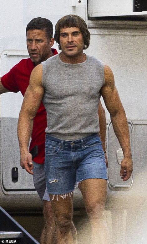 Oct 26, 2022 · Zac Efron was photographed on the set of his upcoming flick, ‘The Iron Claw,’ with his ripped physique on full display.Exclusives from #EntertainmentTonight ... 